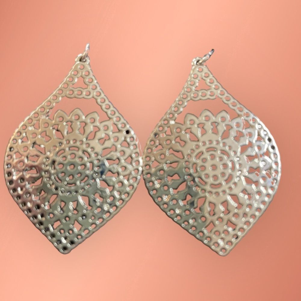 #50 SILVERTONE DROP BALI STYLE EARRING